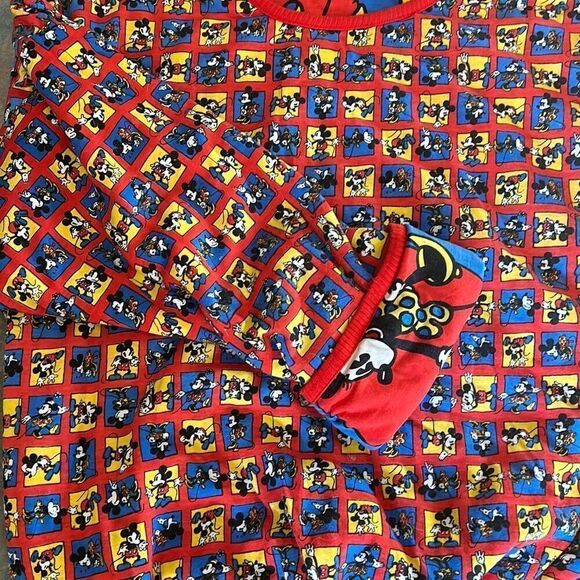 Vintage Disney Mickey & Co Reversible Puffy Unisex Sweatshirt - Picture 11 of 11